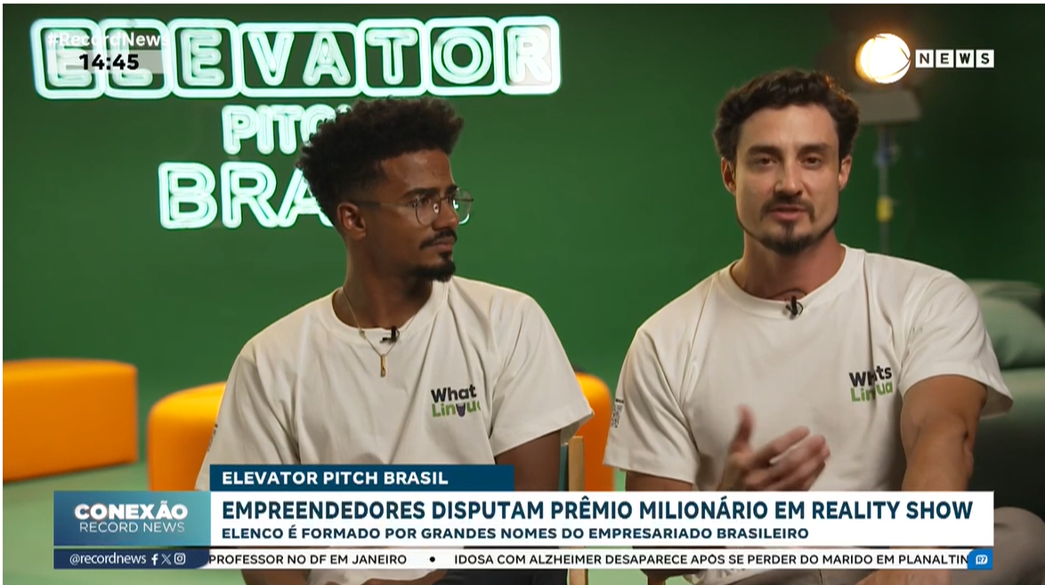 Márcio Henrique e Diogo Bezerra, fundadores da WhatsLingua, no programa Elevator Pitch Brasil na Record News